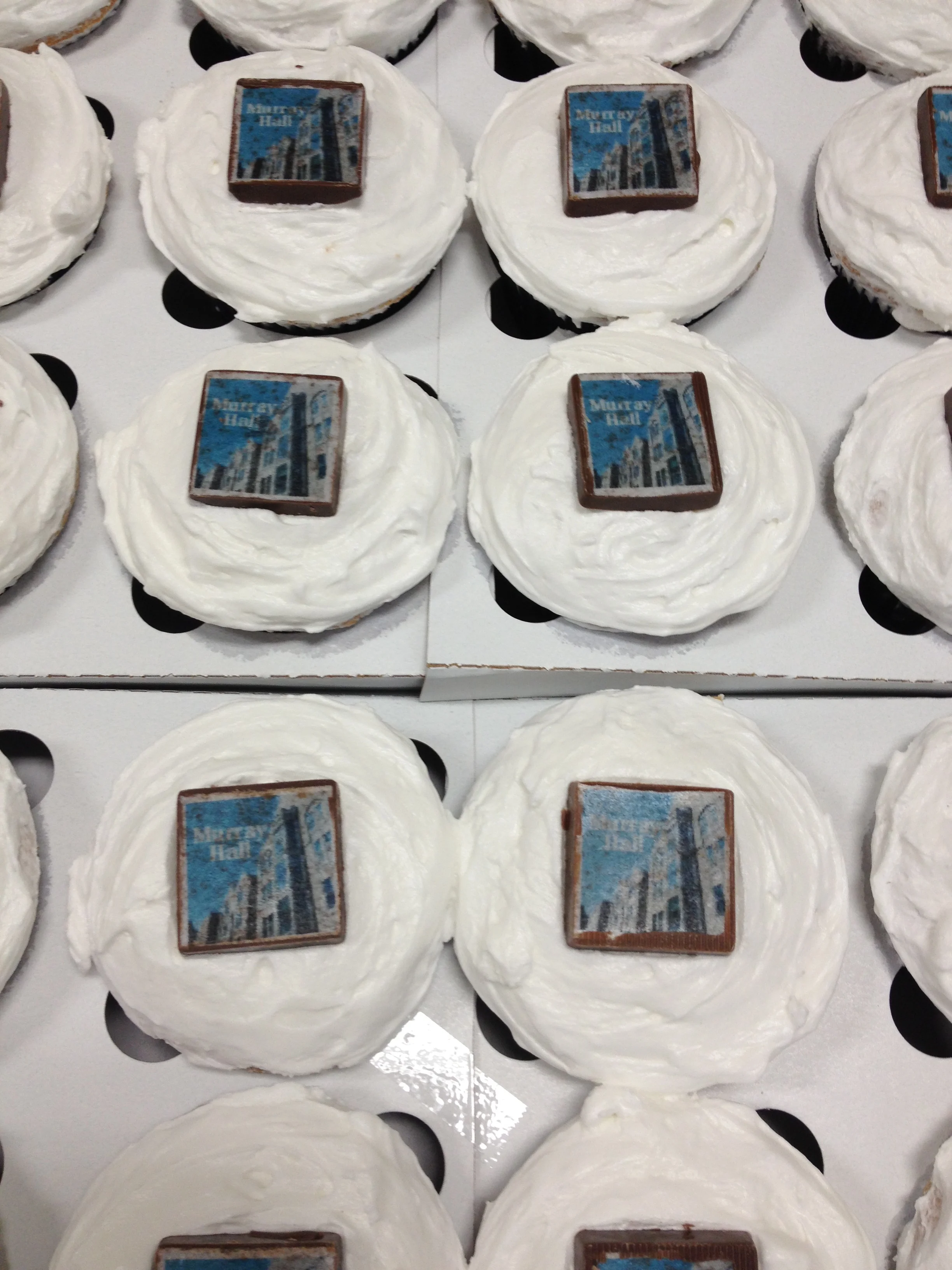  Personalized chocolate plaquets for desserts 