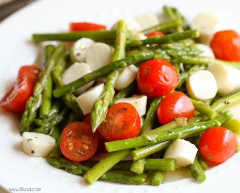 Quick, easy, and delicious. Make this salad if you're pressed for time... or simply because it looks amazing. ( Lil' Luna ) 