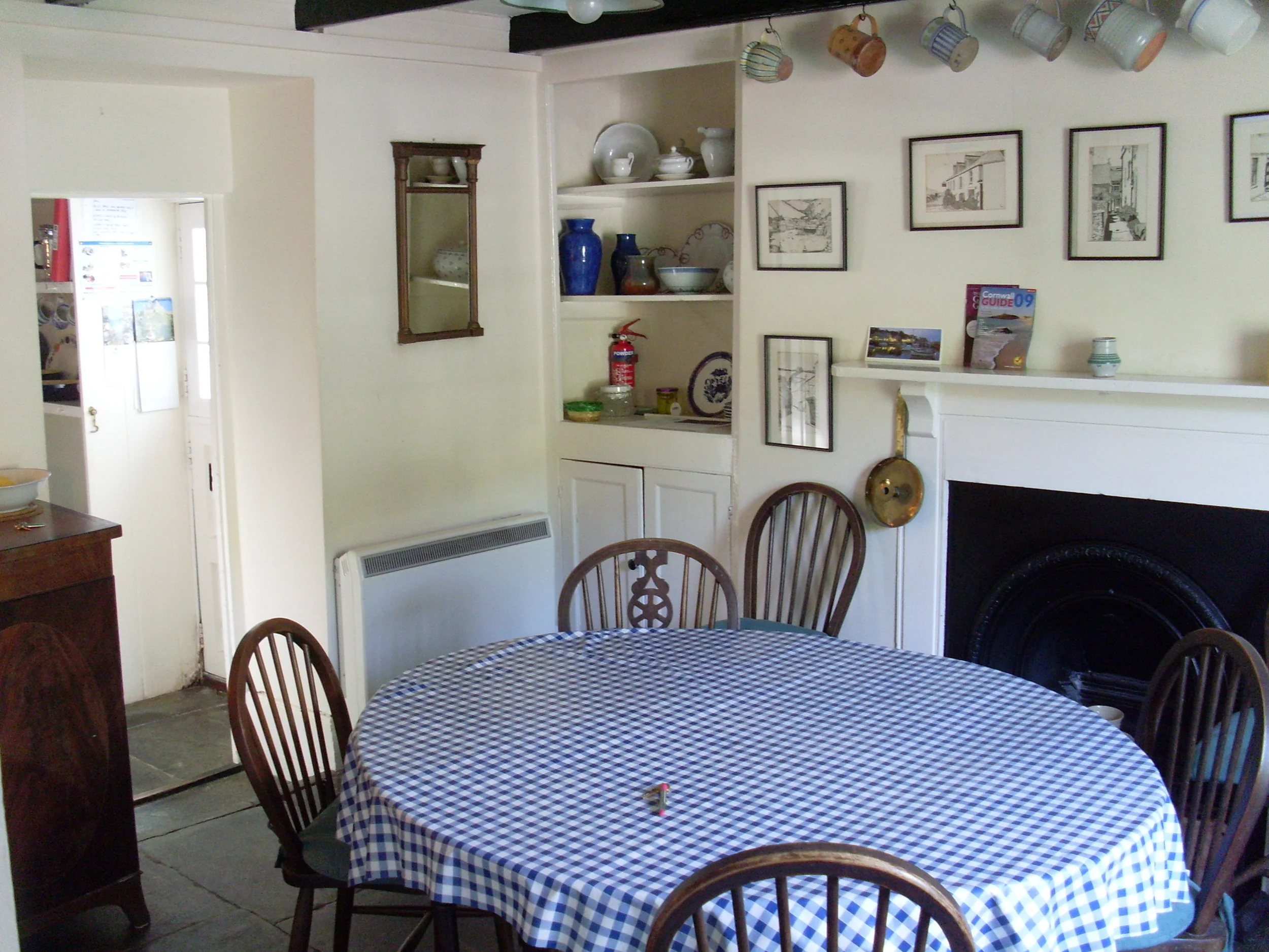 Pink Cottage dining room