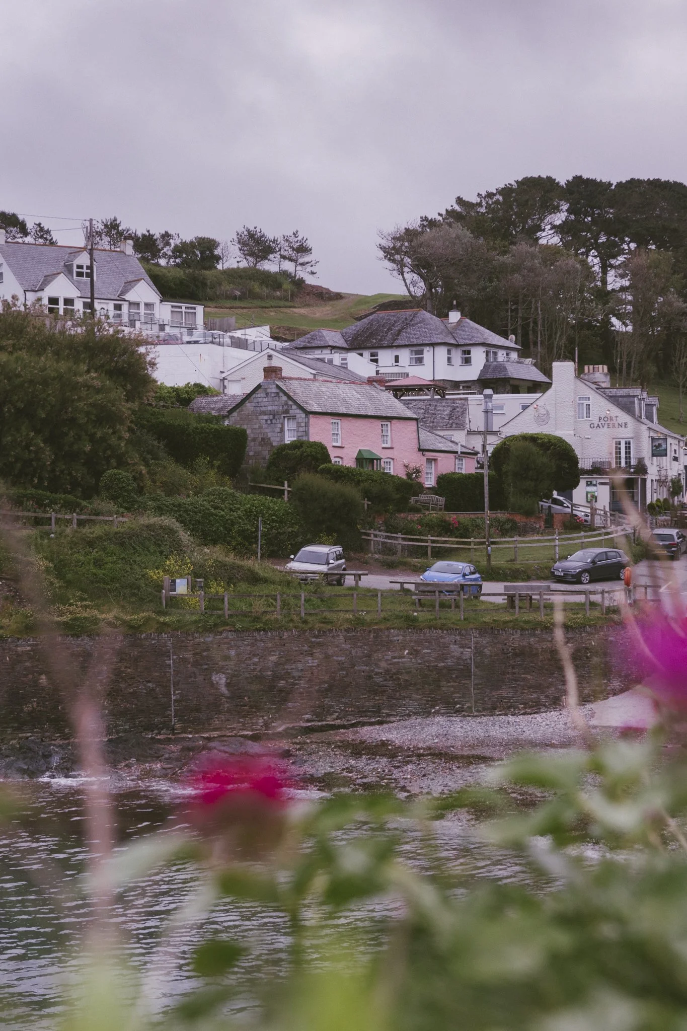 Dog-friendly beachfront holiday cottage in Port Gaverne near Port Isaac, North Cornwall. Sleeps 6–8 with sea views, coastal walks and beaches right outside the door.