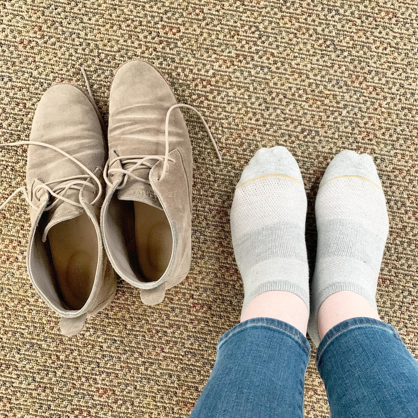 Day 28/100 | #100daysofselfsoothing with physical comfort. 
 
I&rsquo;ve joked that I&rsquo;m not sure what it&rsquo;s going to feel like to have to wear shoes while I work. 
 
As I prep for my virtual sessions, taking my shoes off is one of the firs