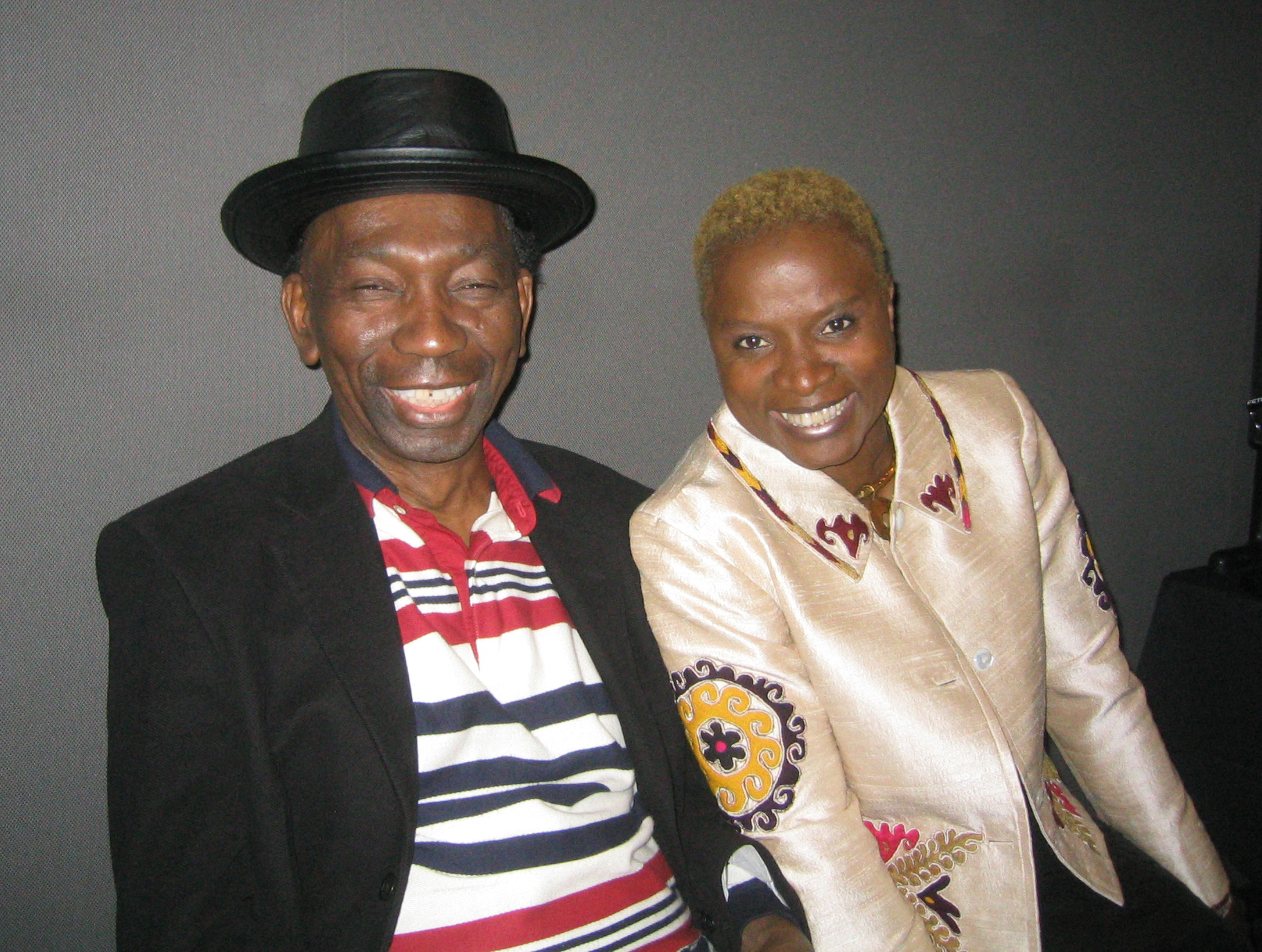 56_ThomasMapfumo_AngeliqueKidjo.jpg