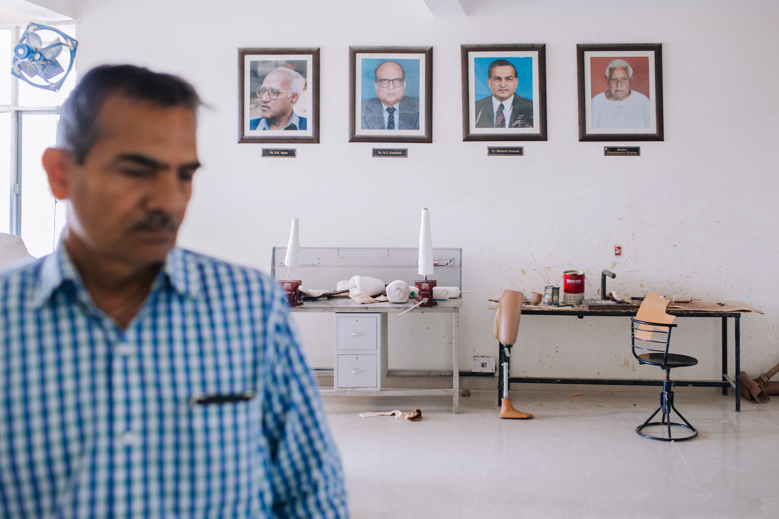 An intense collaboration between a sculptor Ramchandra Sharma, Dr. Sethi, Dr. Kasliwal and Dr. Udawat (their portraits hanging on the wall of BMVSS’s research facility) ignited the beginning of Jaipur Foot’s story. Their mission was to design a low-cost prosthesis that could be manufactured and fitted quickly, using a simple process and local materials.