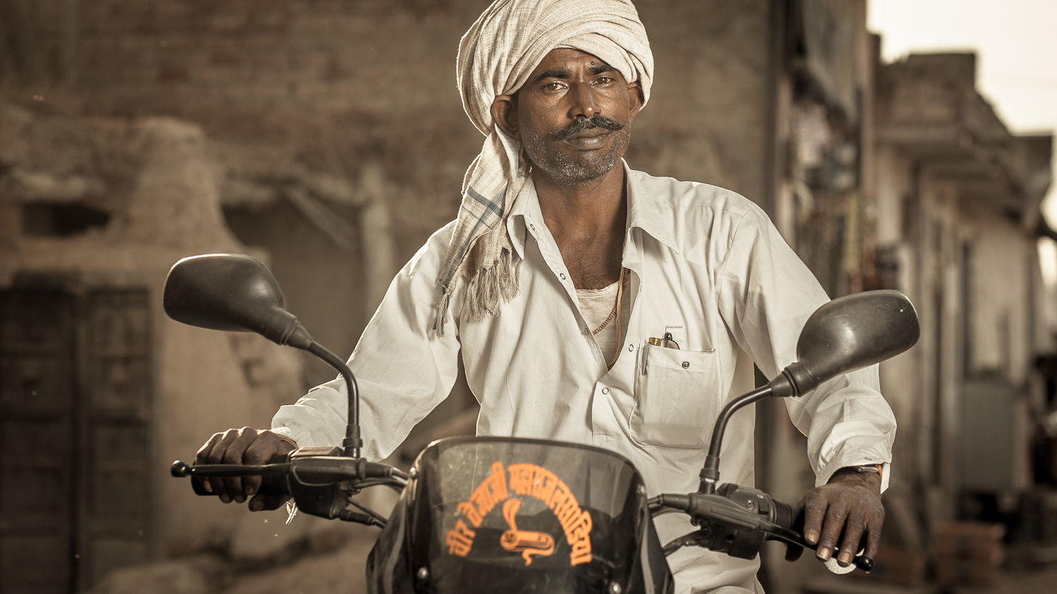  Motorcycle man, Pachewar 