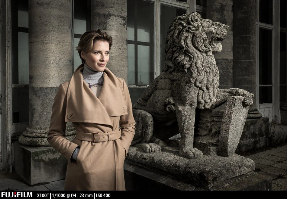 At 1/1000th of a second, the tiny Nissin i40 becomes as powerful as a couple of regular speedlights. In this case I used a 10 meter Phottix OC-E3 TTL cable , but wireless triggering is so much handier. The modifier I used for this shoot is the fantastic SMDV 70 cm Speedbox . 