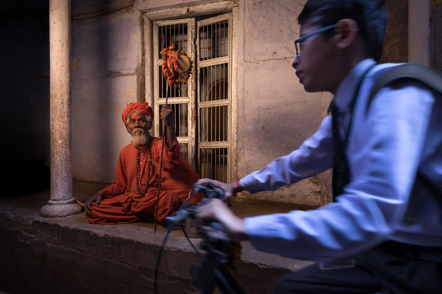 Young meets old in the narrow alleyways of Varanasi. An orange-gelled Cactus RF60 was fired through a gridded SMDV70 Speedbox to produce this image. 