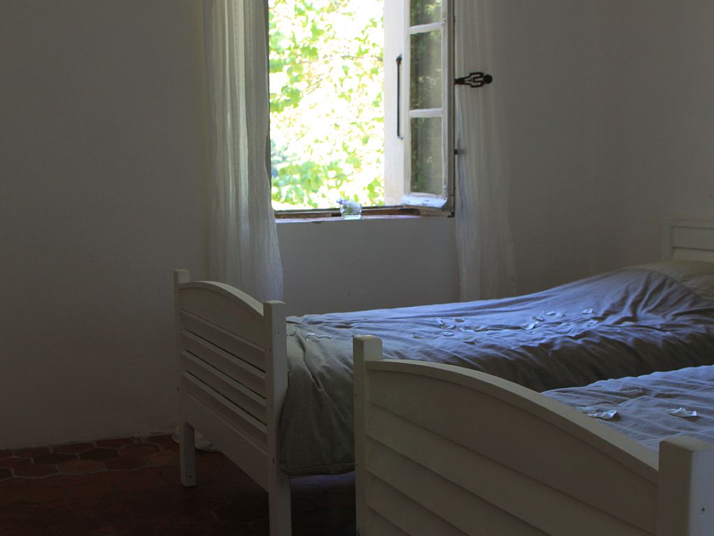 Mas Saint Antoine upstairs bedroom