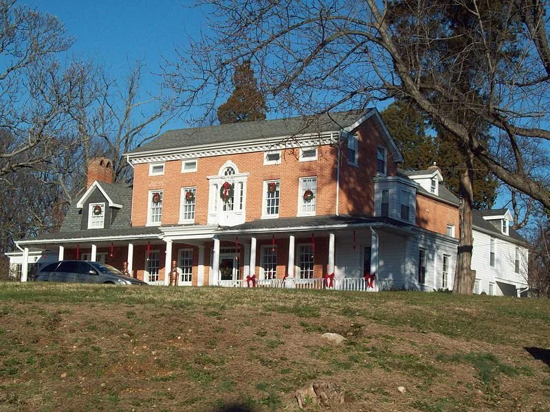800px-twin_oaks_dec_09.jpg