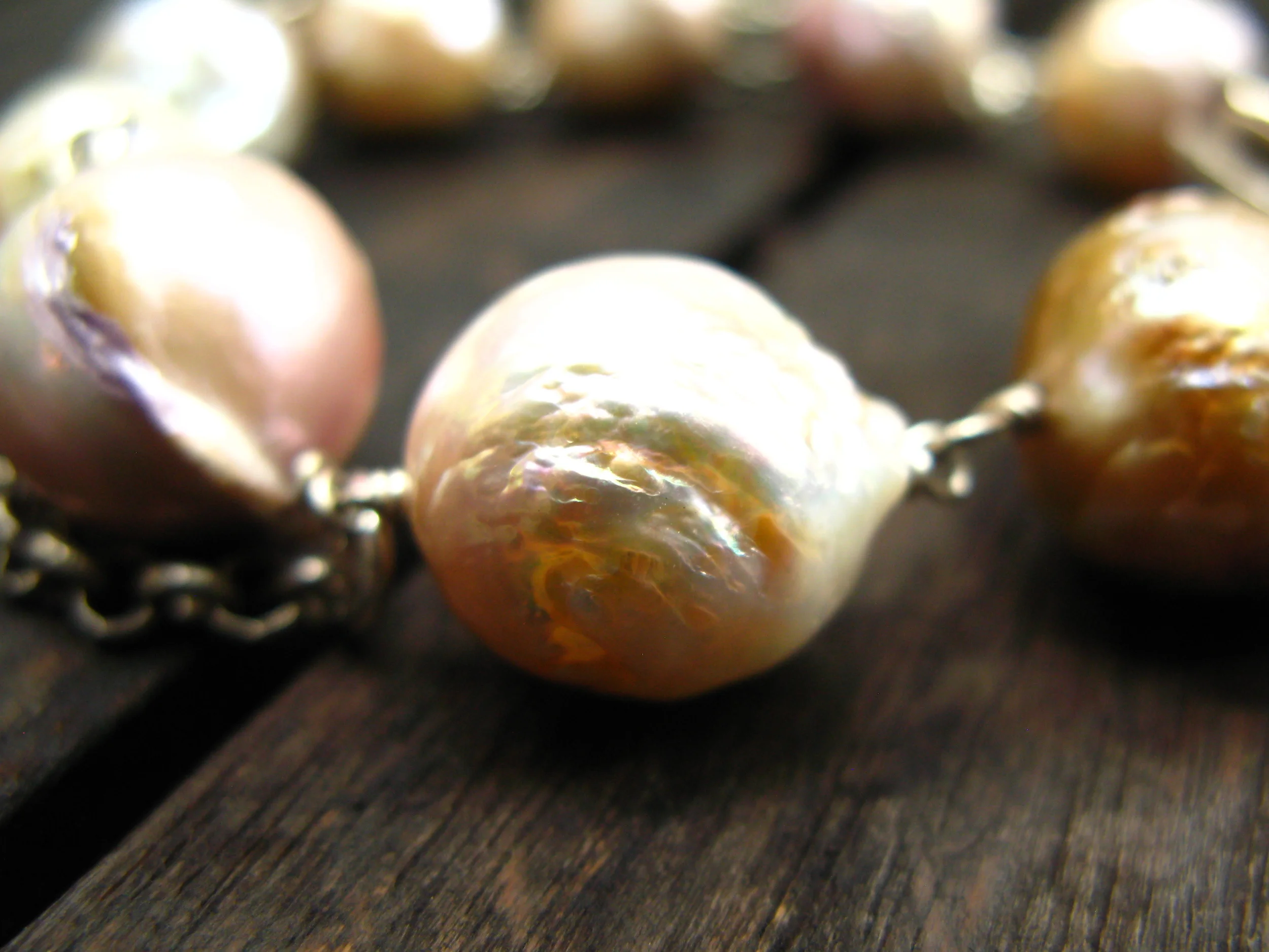 Freshwater Pearl Bracelet with Flower Clasp Close Up