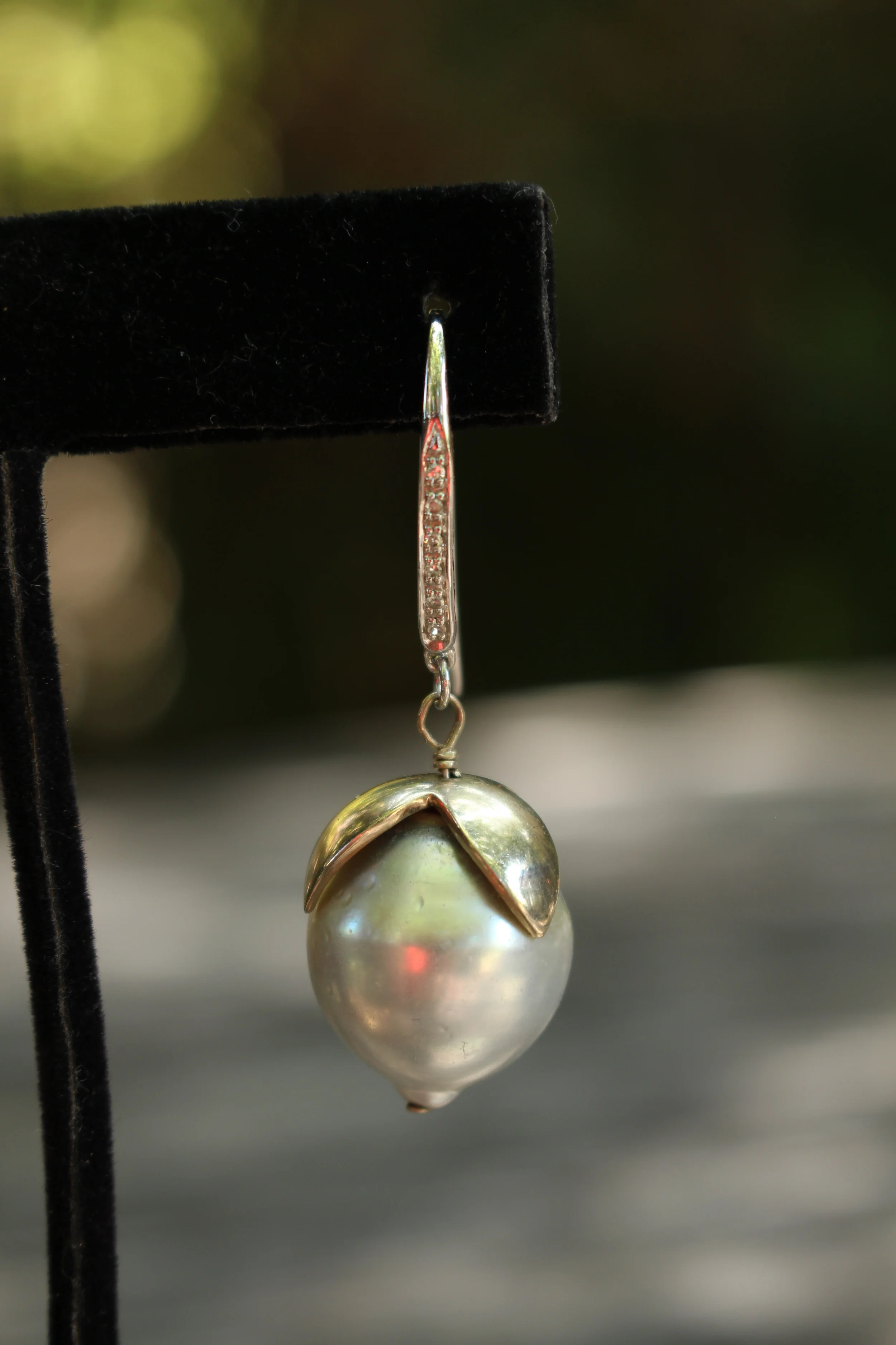 Tahitian Flower Pearl Earrings Close Up