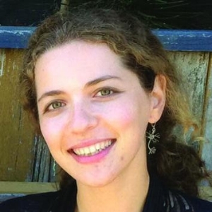 Anna Khazenzon , Research Associate Anna assisted Dr. Suzee Lee with neuroimaging studies evaluating the role genetic risk factors play in atypical dementias. She graduated from the University of California, Berkeley in 2012 with a degree in cognitive neuroscience. As an undergraduate, she worked in Dr. Matthew Walker's Sleep and Neuroimaging Lab investigating the role of reward in memory using fMRI and in Dr. Damian O. Elias' Animal Communication and Behavior Lab studying courtship plasticity in the male jumping spider. Anna is currently a PhD student advised by Dr. Anthony Wagner at the Stanford Memory Lab at Stanford University.