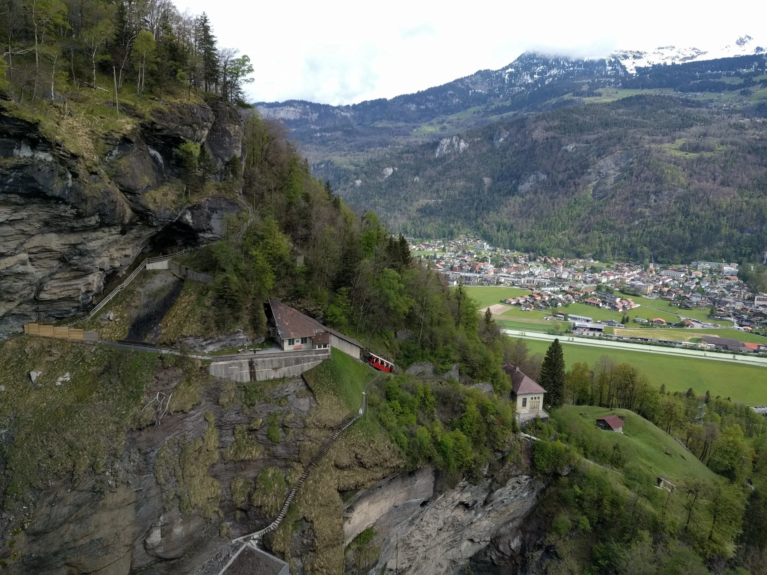 This is the view back to the tram from the white-star ledge. And that's Meiringen down there in the background. 