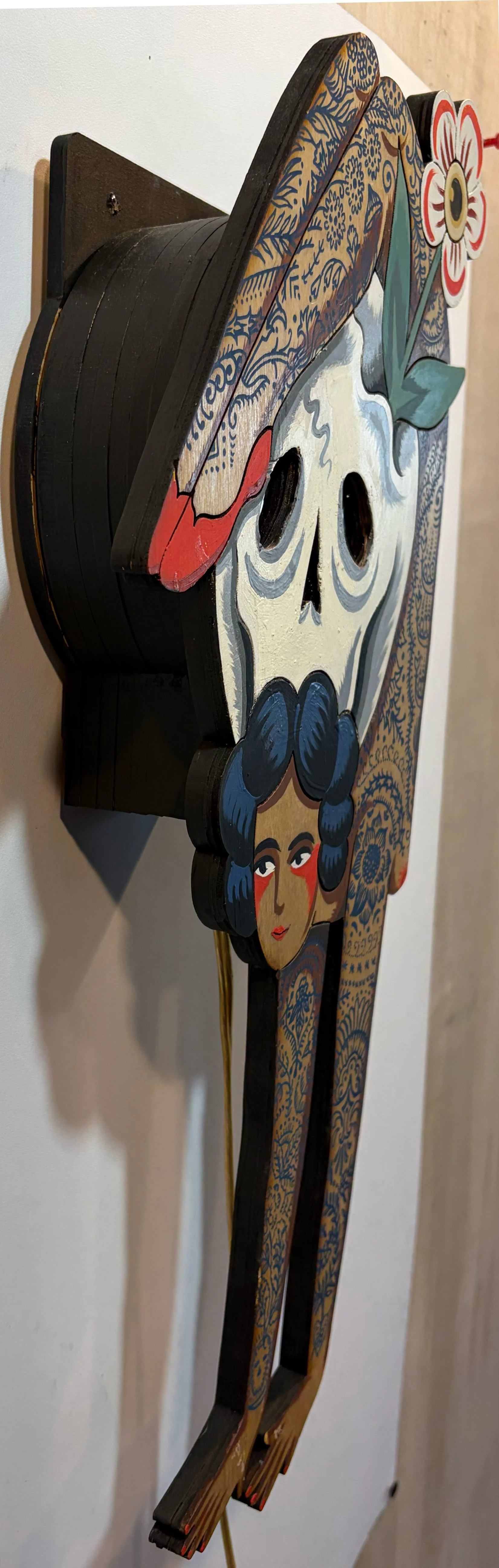 skull girl lamp2.jpg