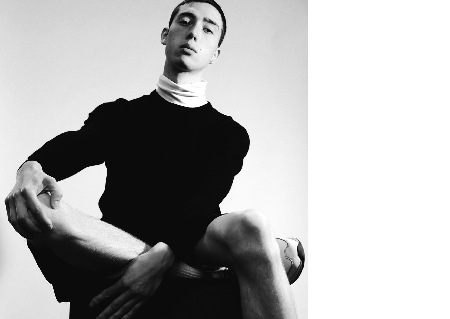 Turtleneck & sweater UNIQLO , short pants, socks & shoes NIKE