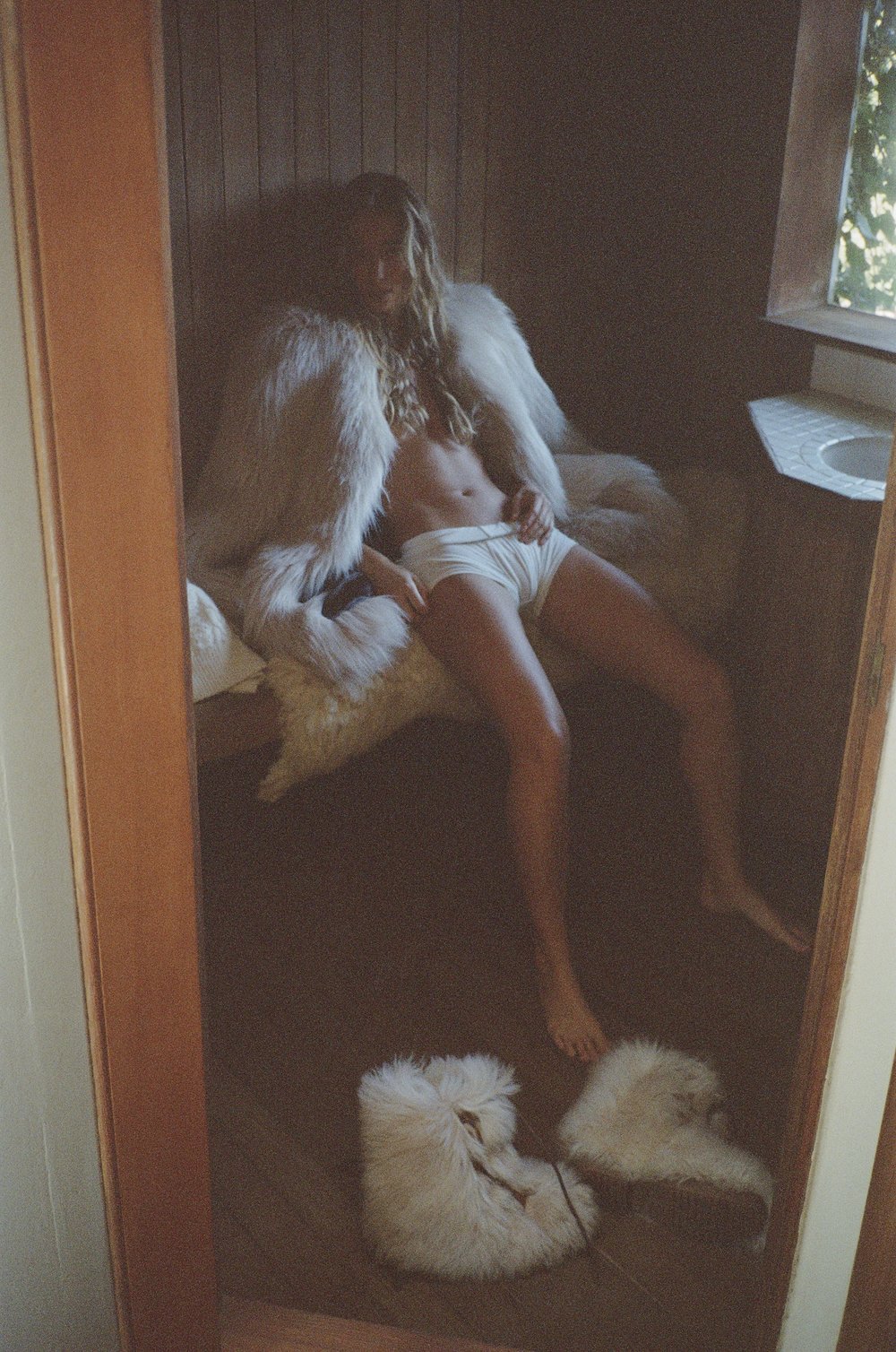 SAINT LAURENT RIVE DROITE_SNOW_EDITION_23_HR.jpg