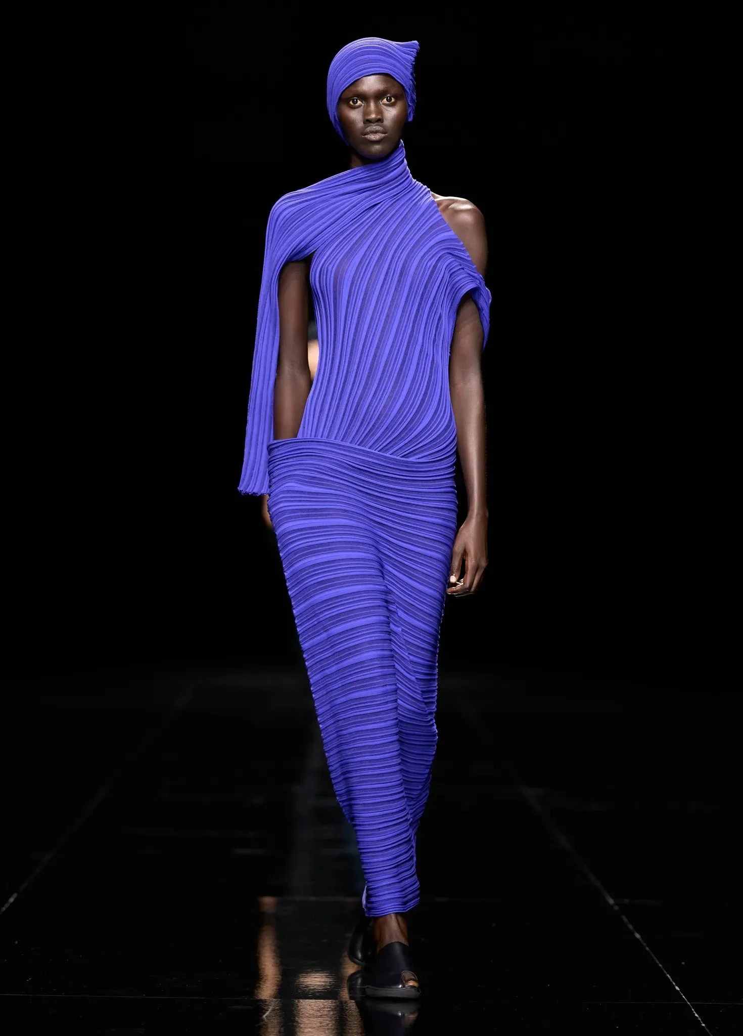 imgi_134_issey-miyake-spring-27-rtw-pfw-r-ctsy-010.jpg