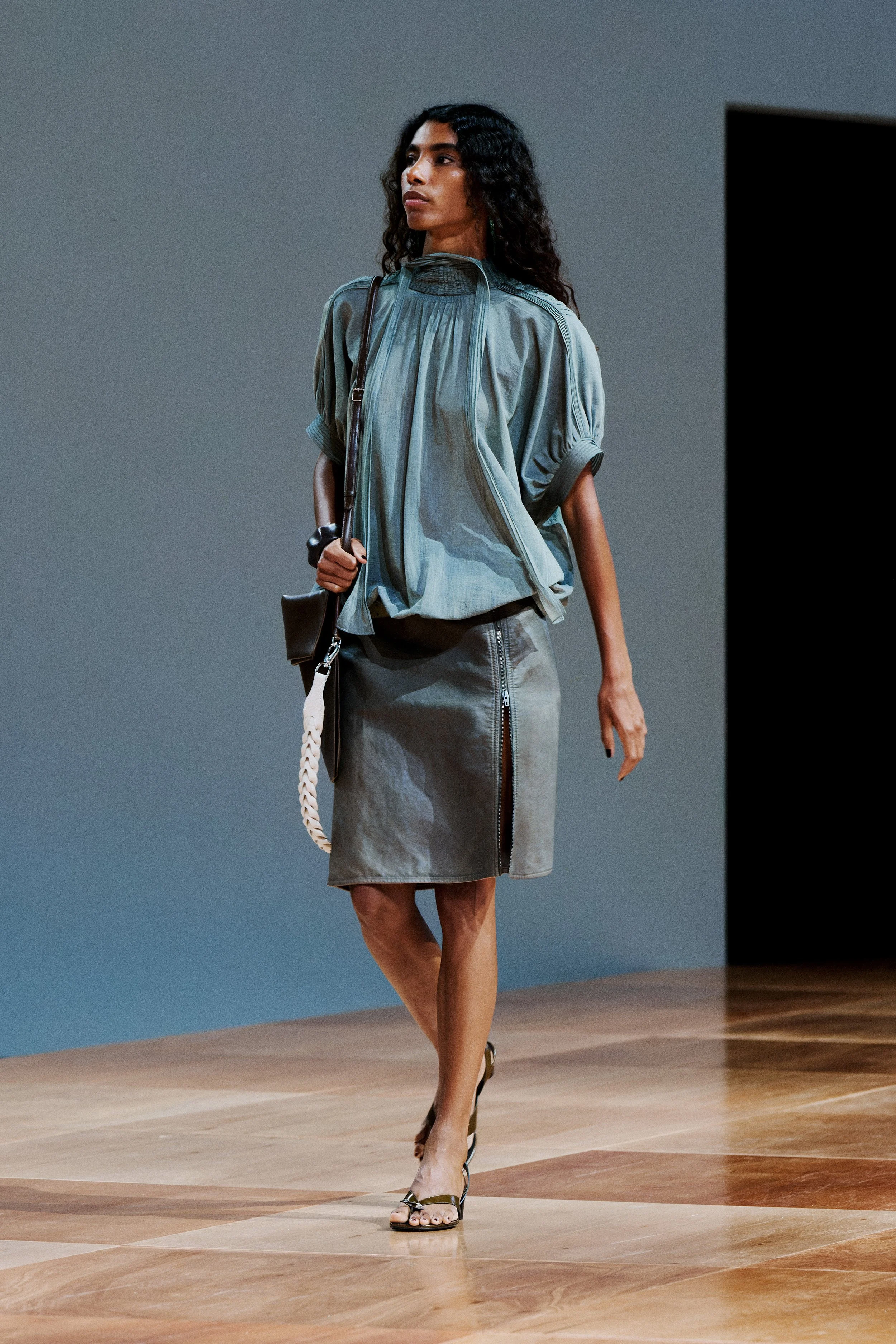 LOOK_49_LEMAIRE_SS27_VOGUE_2732x4098px_JPEG_sRGB.jpg