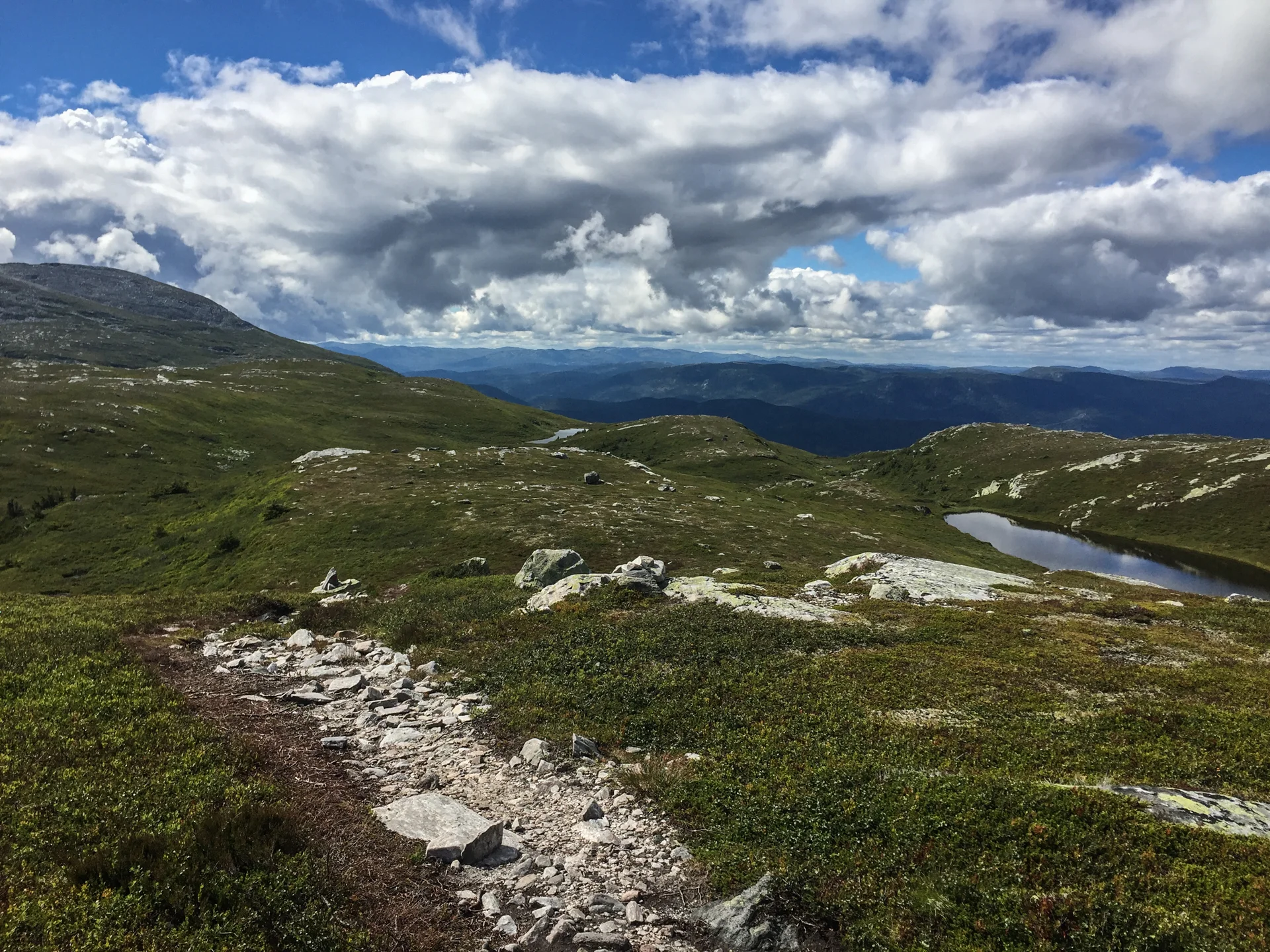 Enkelte steder må jeg unne meg noen sekunder for å nyte den utrolige utsikten. 