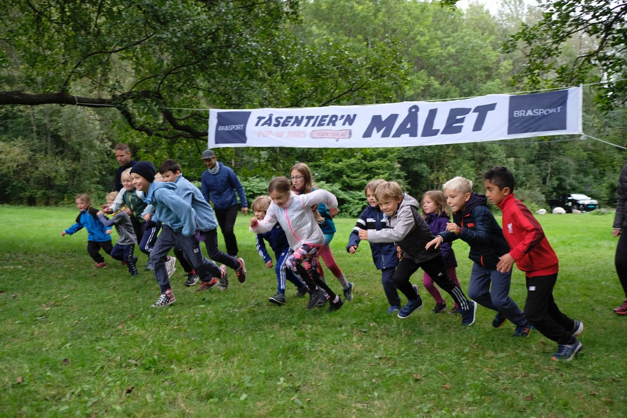 Barna på Minitiern gir alt. Foto: Mads John.