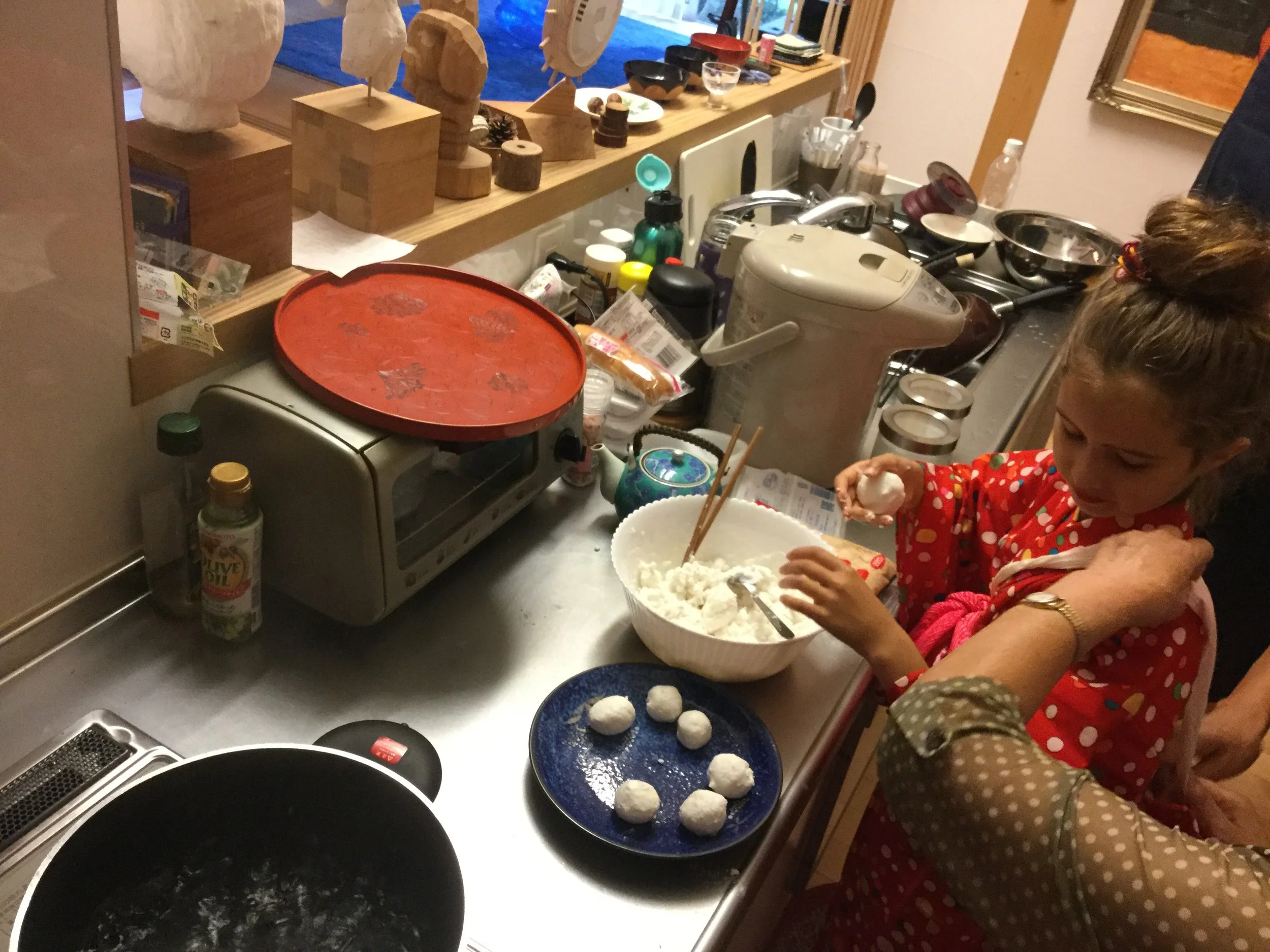 Then make little balls of the rice dough with your hands.