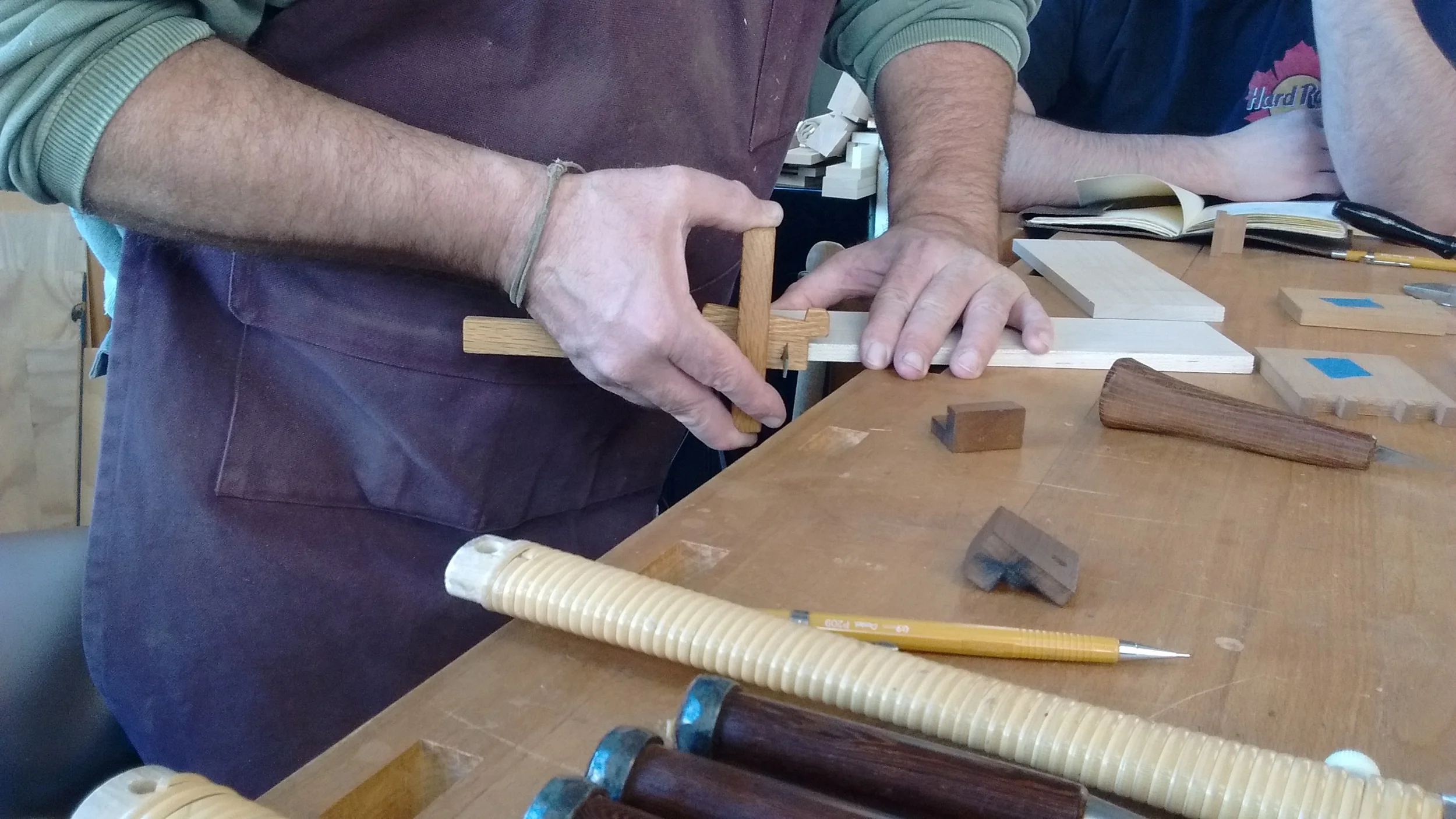 Using Kebiki (Japanese marking gauge) to layout dovetail joinery