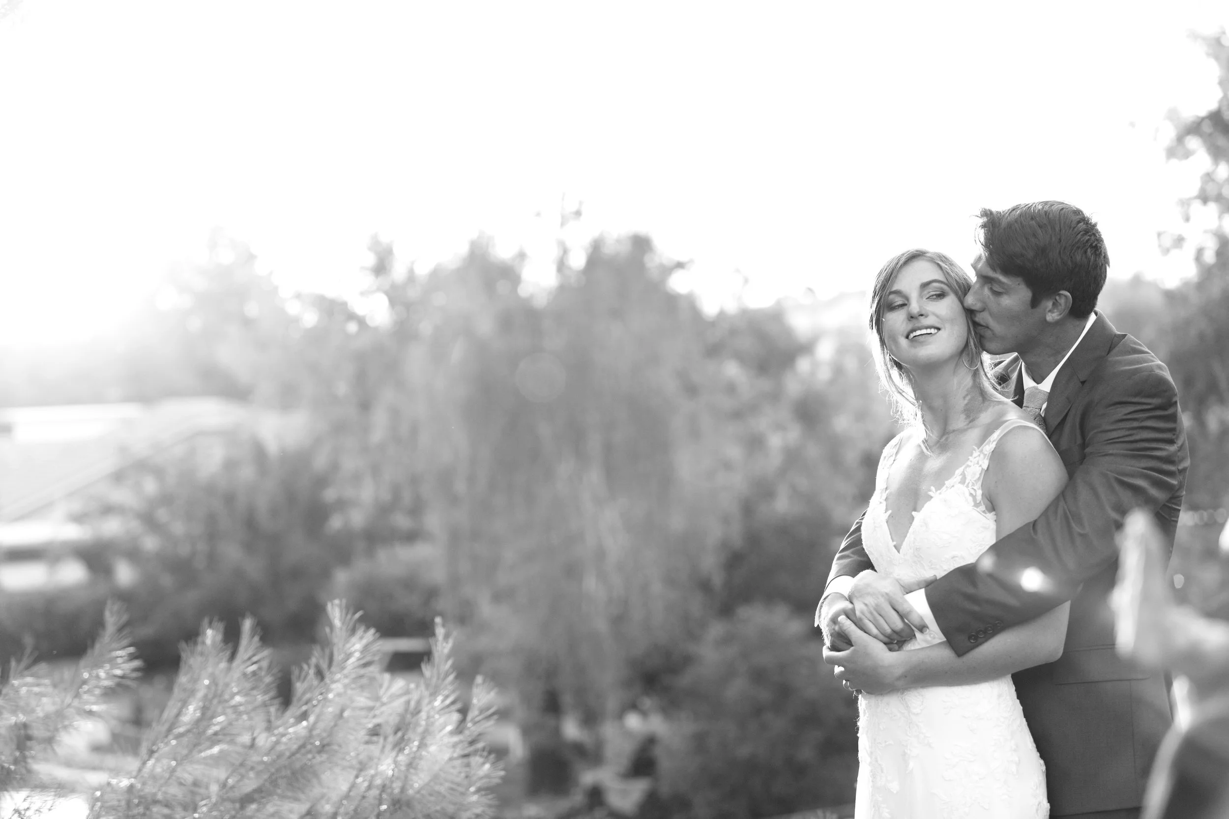 Riverside backyard Wedding photographer Leah Vis (4).jpg