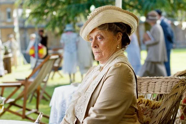 Violet Crawley knows the difference between a Castle, House and...Abbey.