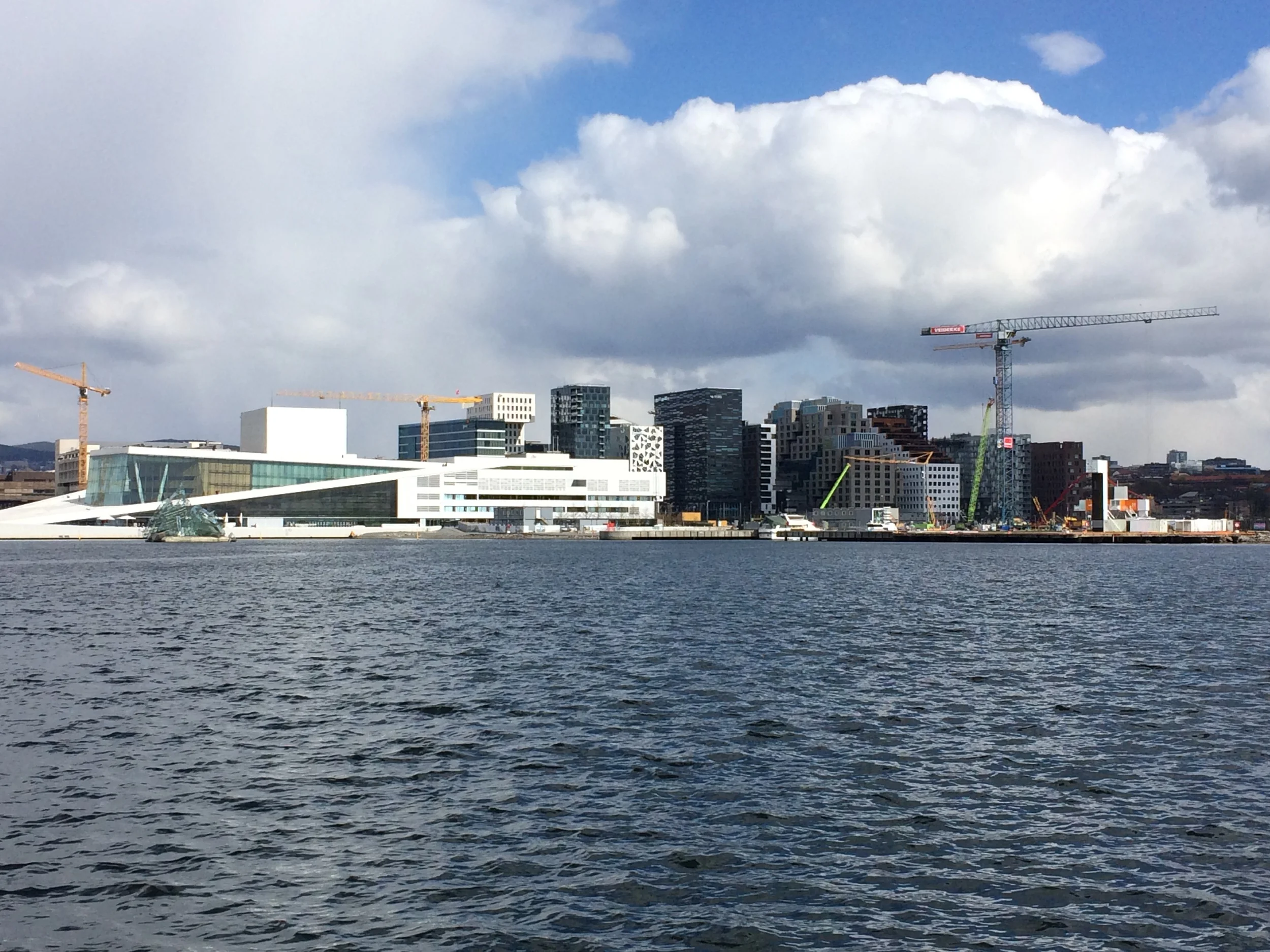 Oslo Opera House & Bar Code 