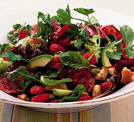 Salad with chorizo and avocado