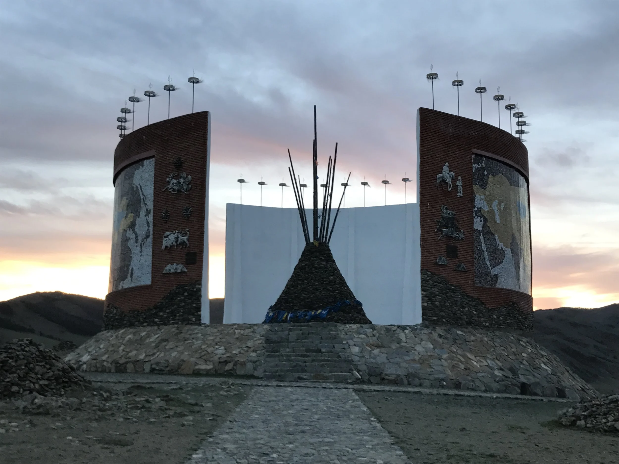 Khorkhorin monument.JPG