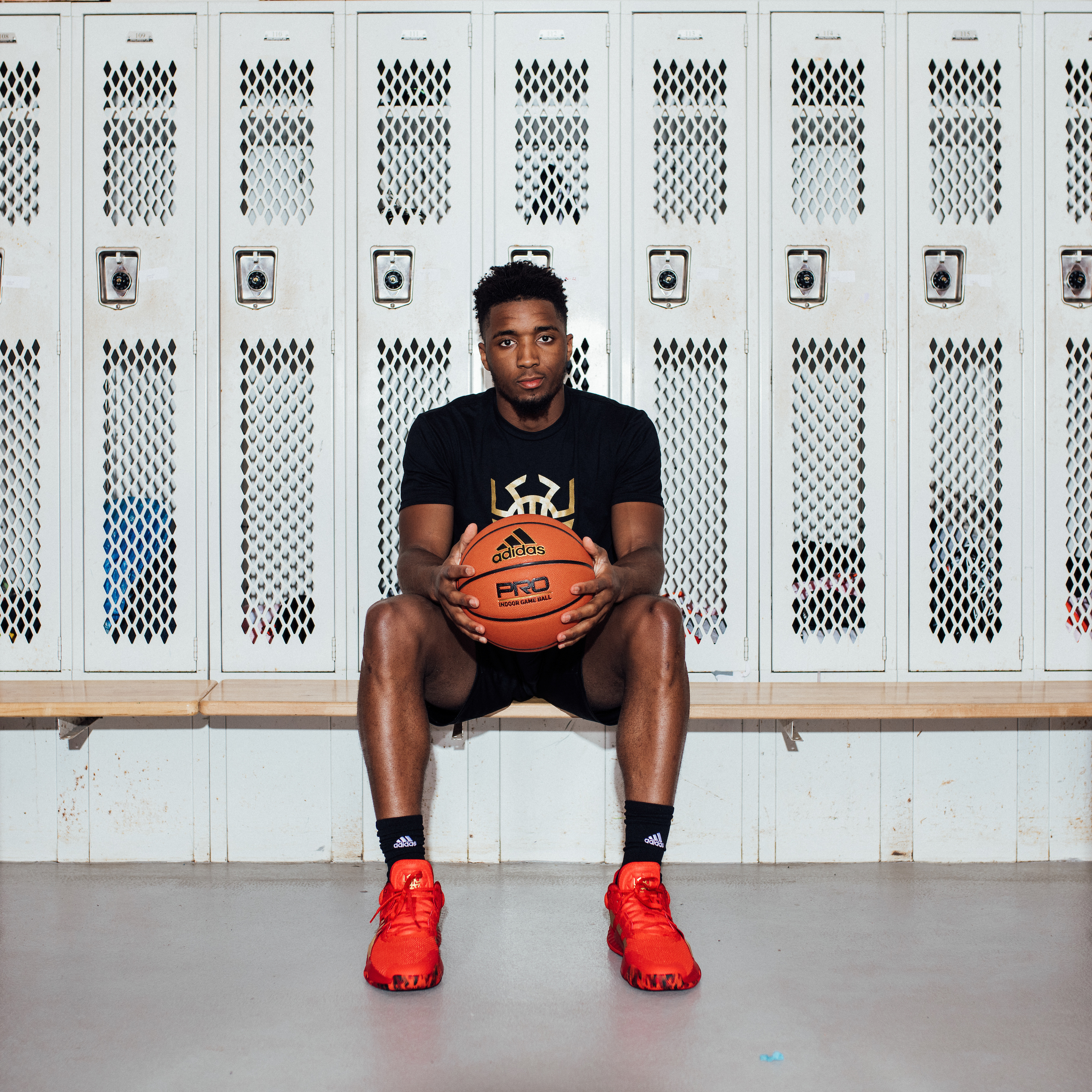 TPT190519_DONOVAN_MITCHELL_ADIDAS_SAM7359_1X1.jpg
