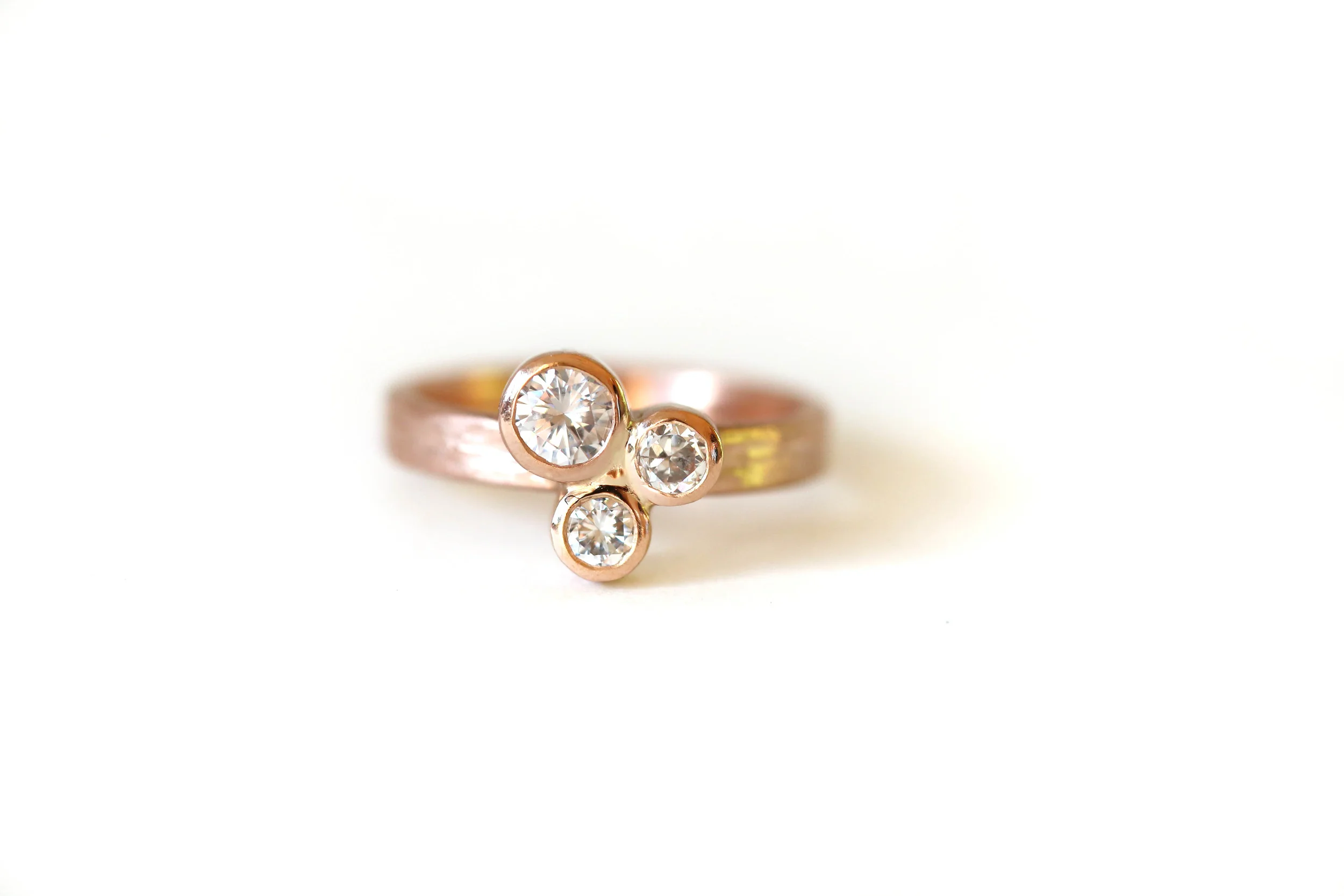 BrittaKauppila-BrittaLynnDesign-14krosegold-redgold-customengagementring-familydiamond-threestone-cluster.jpg