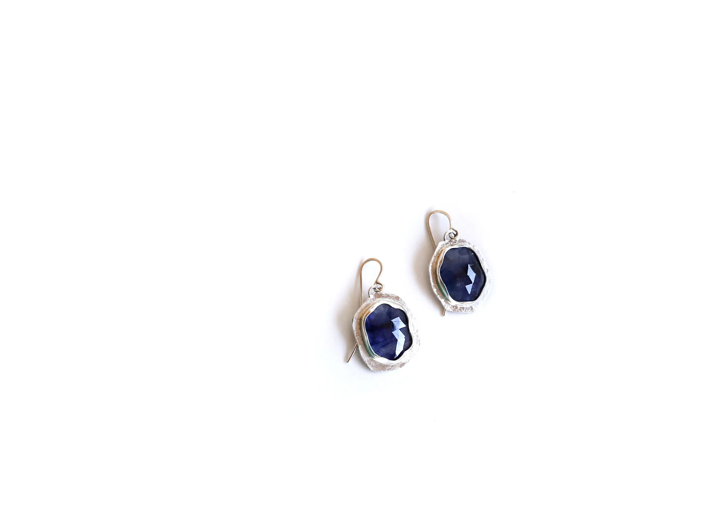 BrittaKauppila-bluesapphire-rosecut-sapphire-monolith-dangleearring-handmade.jpg