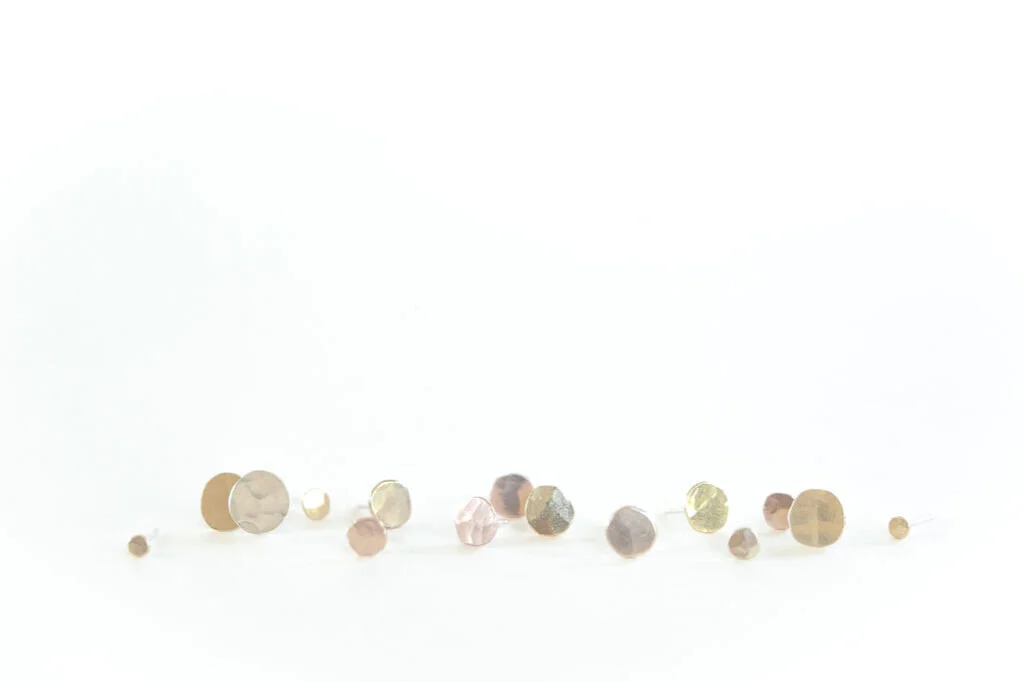 Pebble+Stud+scattered.jpg