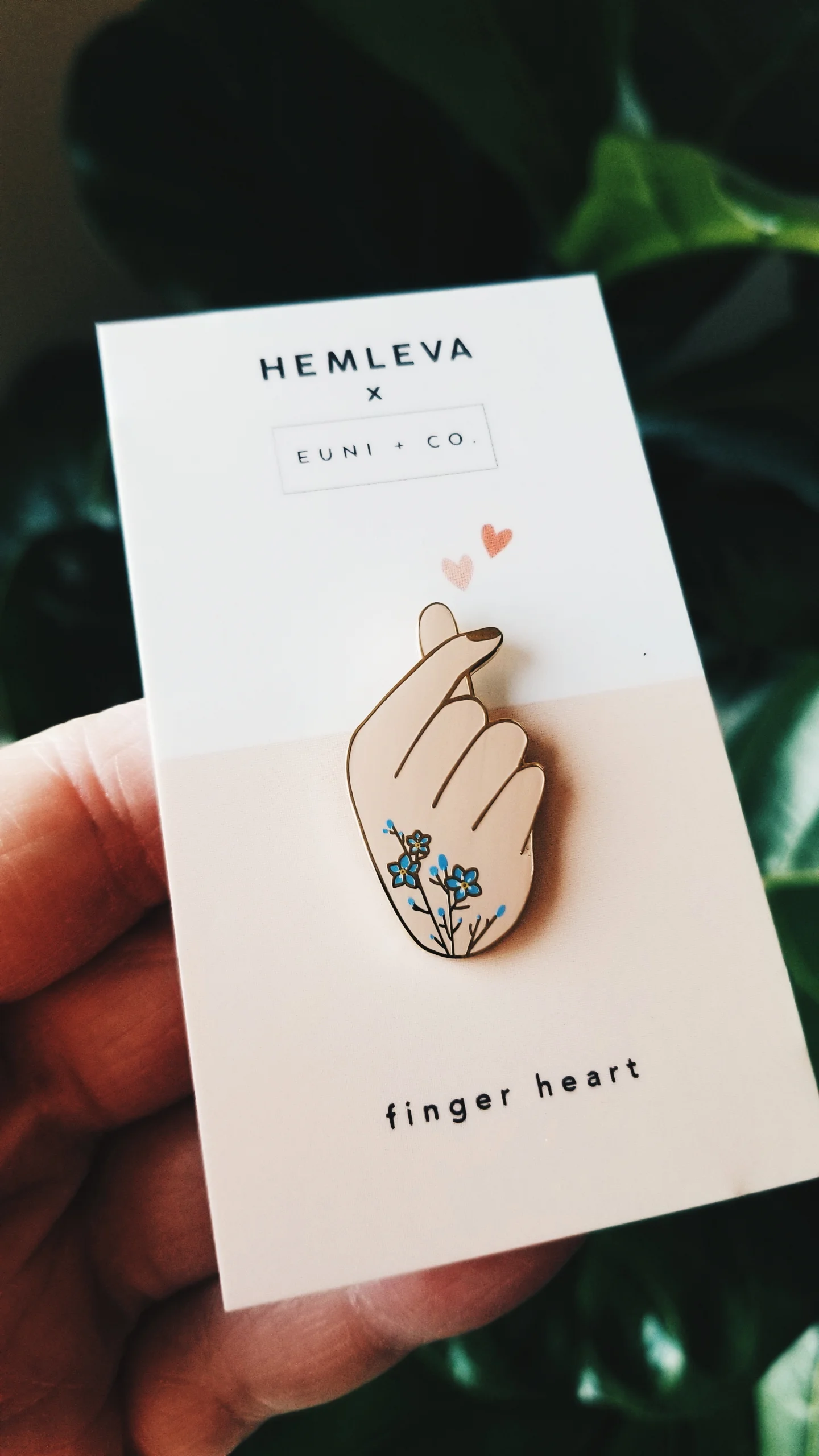 Finger Heart 2.jpg