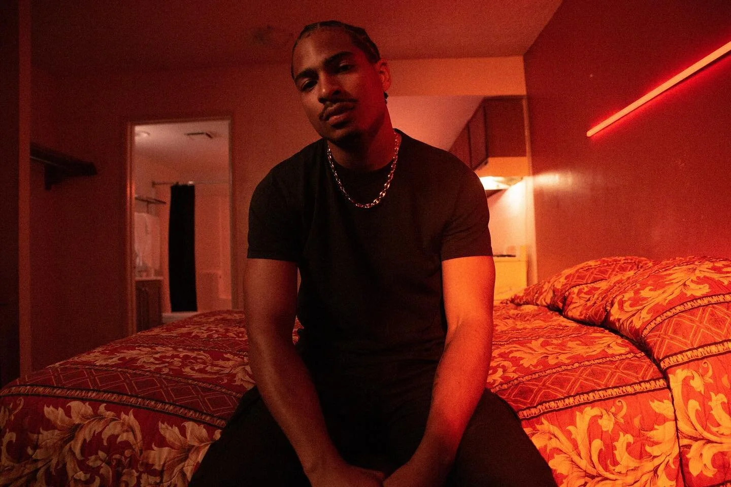 📸 Arin Ray on set of #LUFU 
Lighting by @whalenproductions 
LUFU music video by @ozifp x @g_theprince  x @arinraycamp out now, link in bio run those numbers up !! 🌊