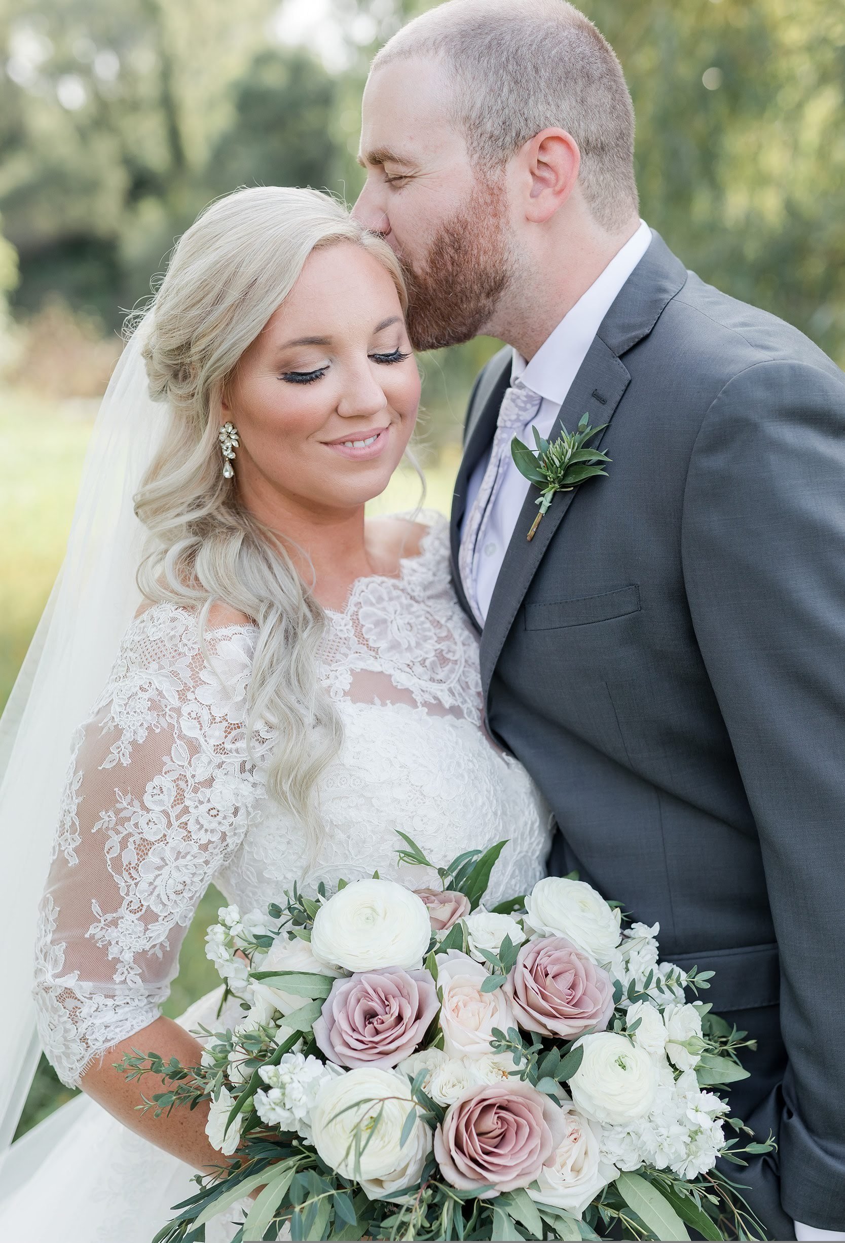 lavender-bridal-bouquet.jpg