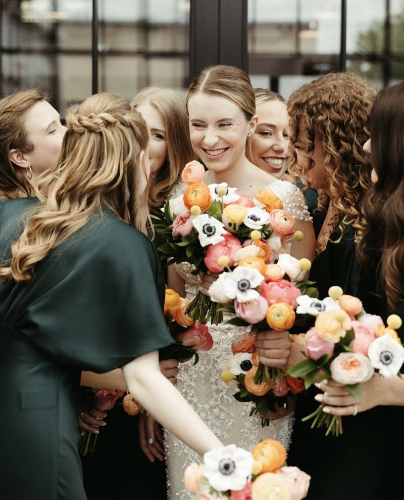 bright-wedding-bouquets.jpg