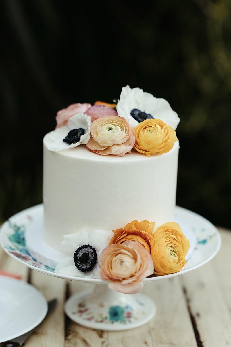 ranunculus-anemone-cake-flowers.jpg