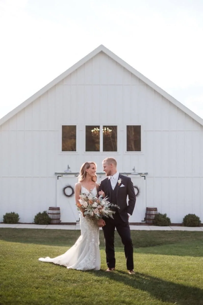 white-taupe-bridal-bouquet.jpg