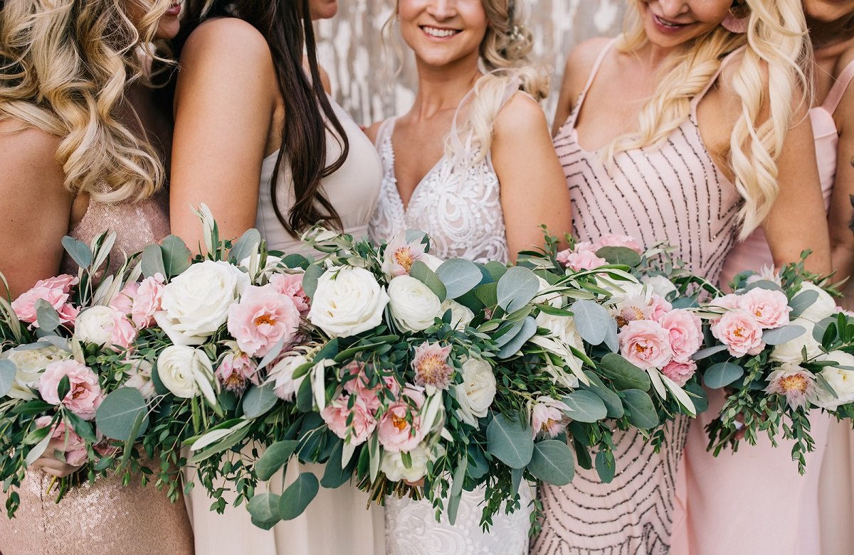 white-blush-eucalyptus-wedding-flowers.jpg