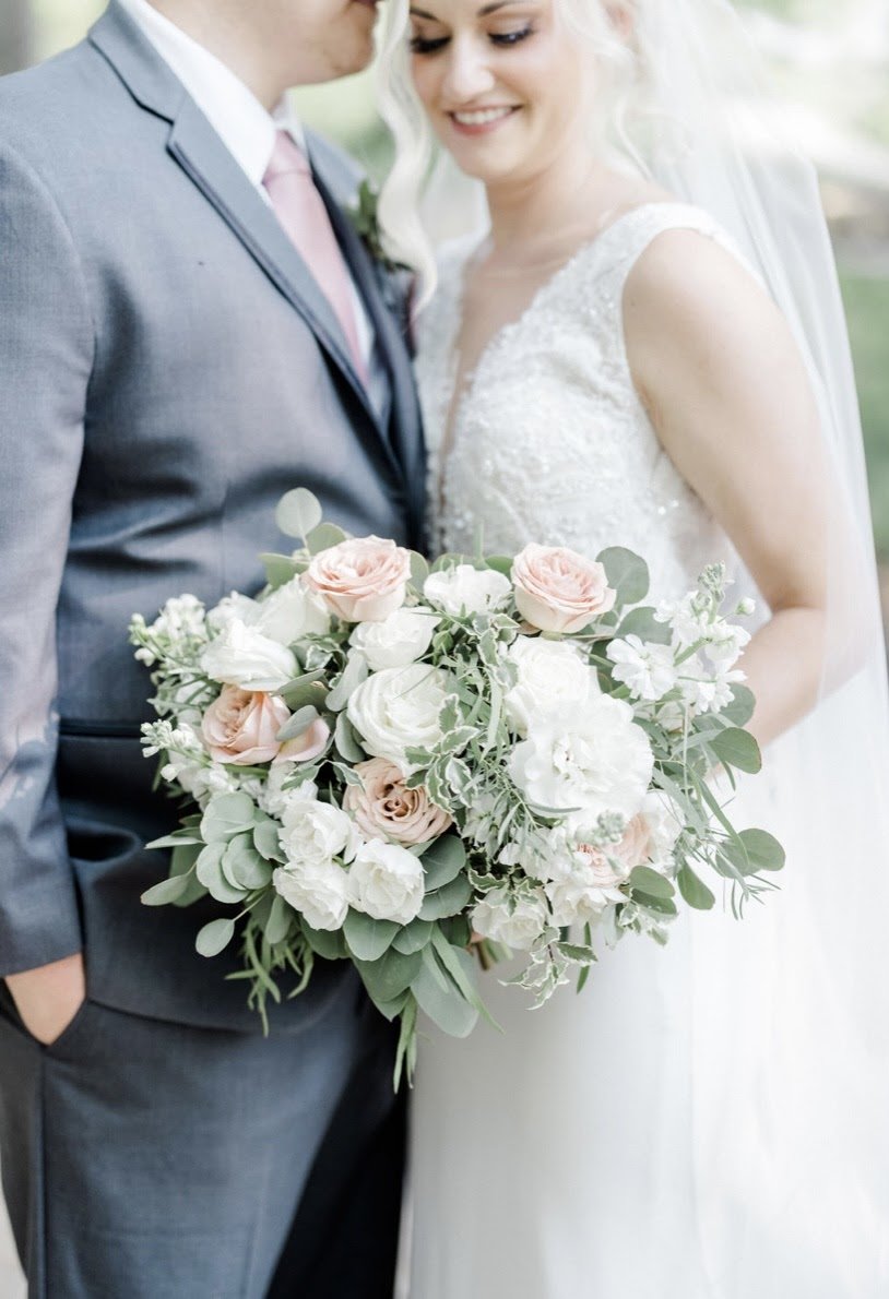 white-dusty-rose-flowers-bouquet.PNG
