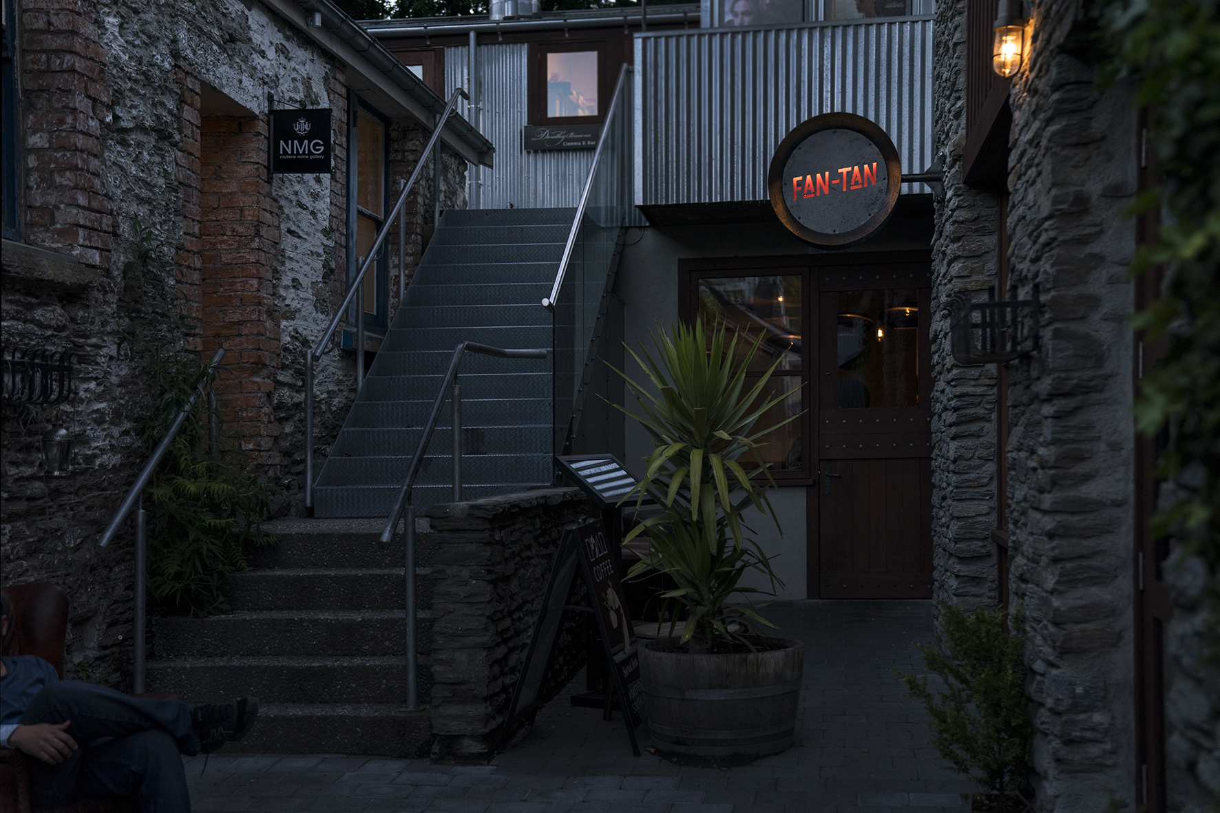 FAN-TAN KITCHEN & BAR