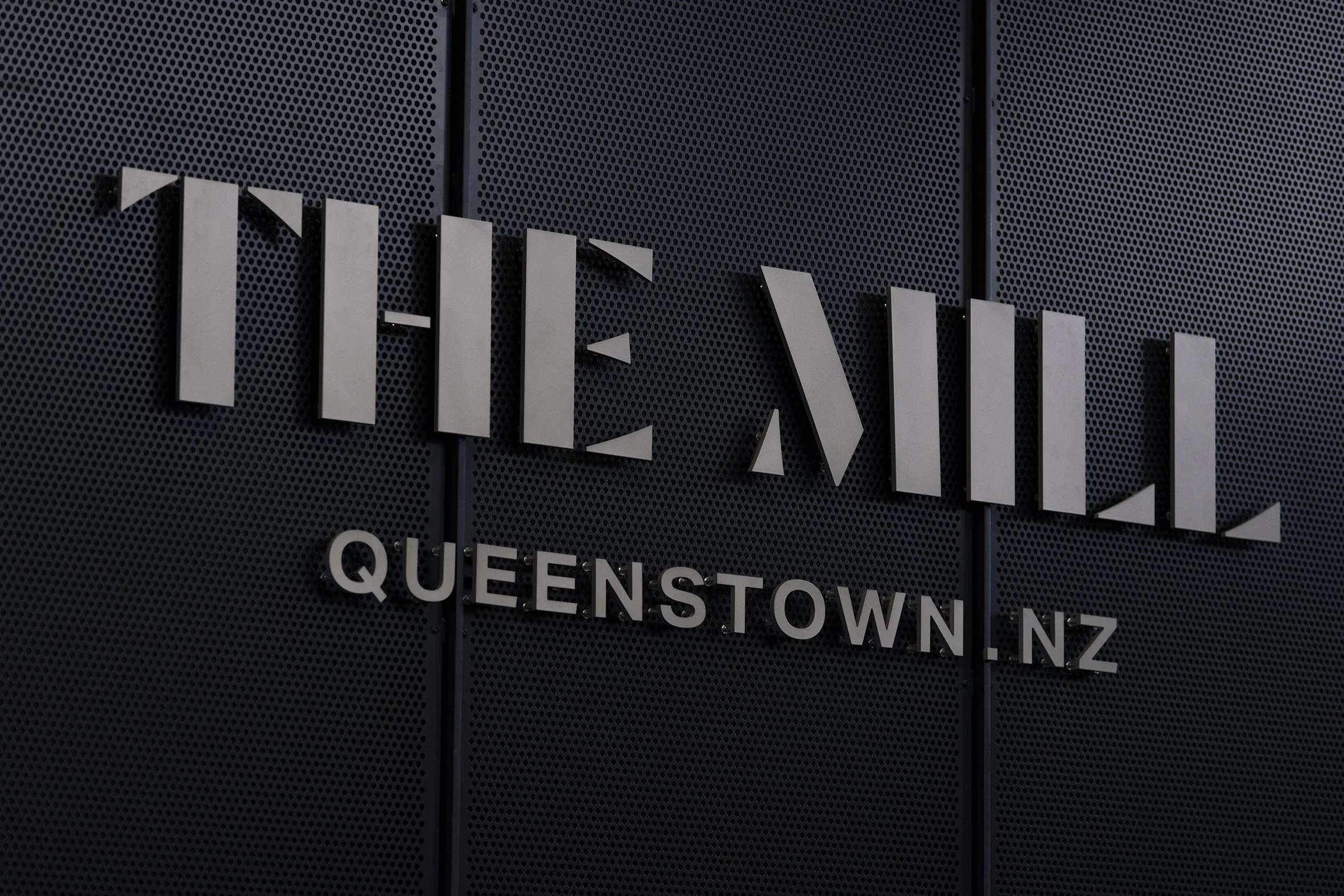 THE MILL When gold was first discovered in North Otago in the 1860’s, it had an enormous effect on the region. The gold rush led to the establishment of businesses, amenities and infrastructure, laying the foundation for Queenstown’s growth and the