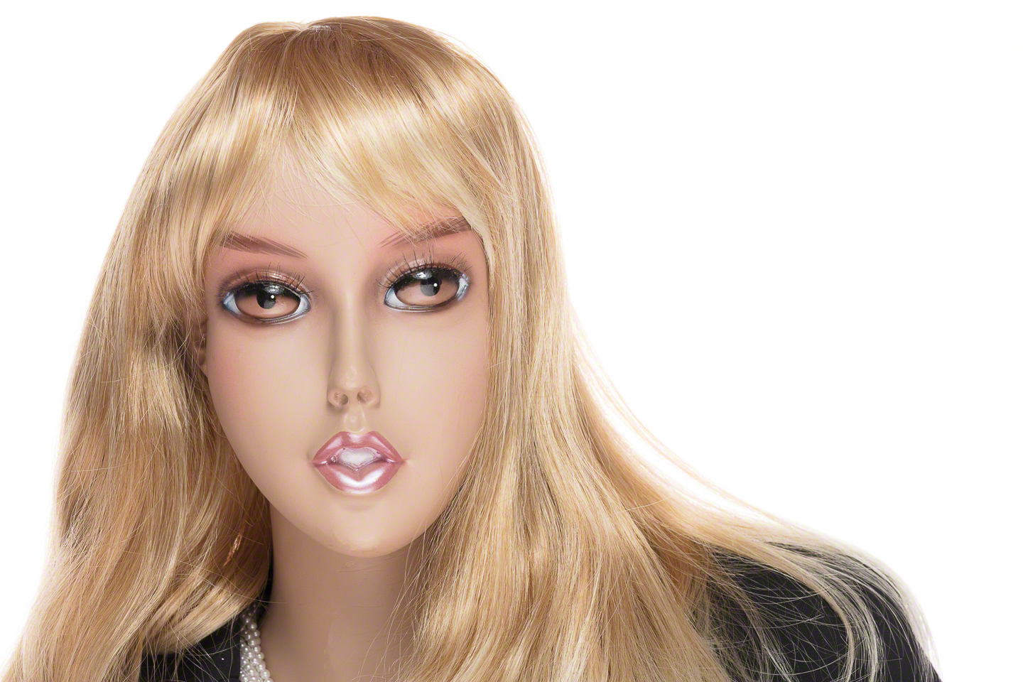 Even a plastic mannequin can be made to look great with a Mola Demi