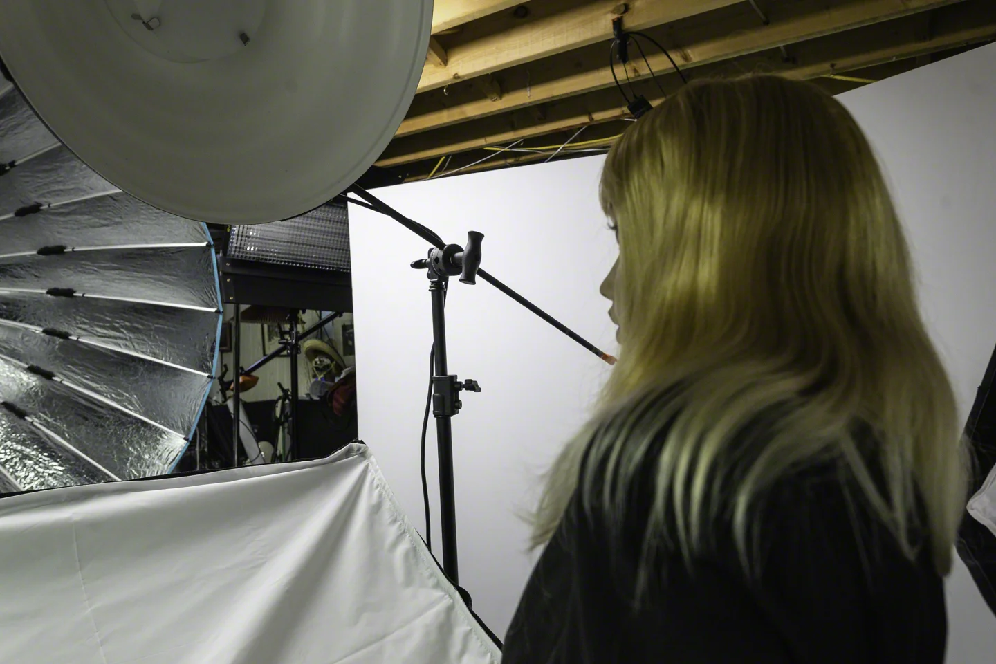 Behind the shoulder view of the positioning of the key and fill lights. The giant Broncolor Para in the background was out for a different project and was not used in the preparation of this article.
