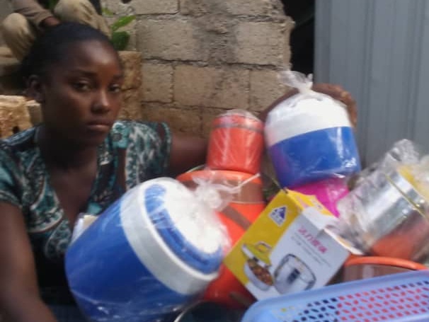 Adeline+selling+food+storage+containers.jpg