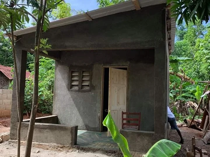 Peter+Saintluc%27s+new+1+bedroom+house.jpg