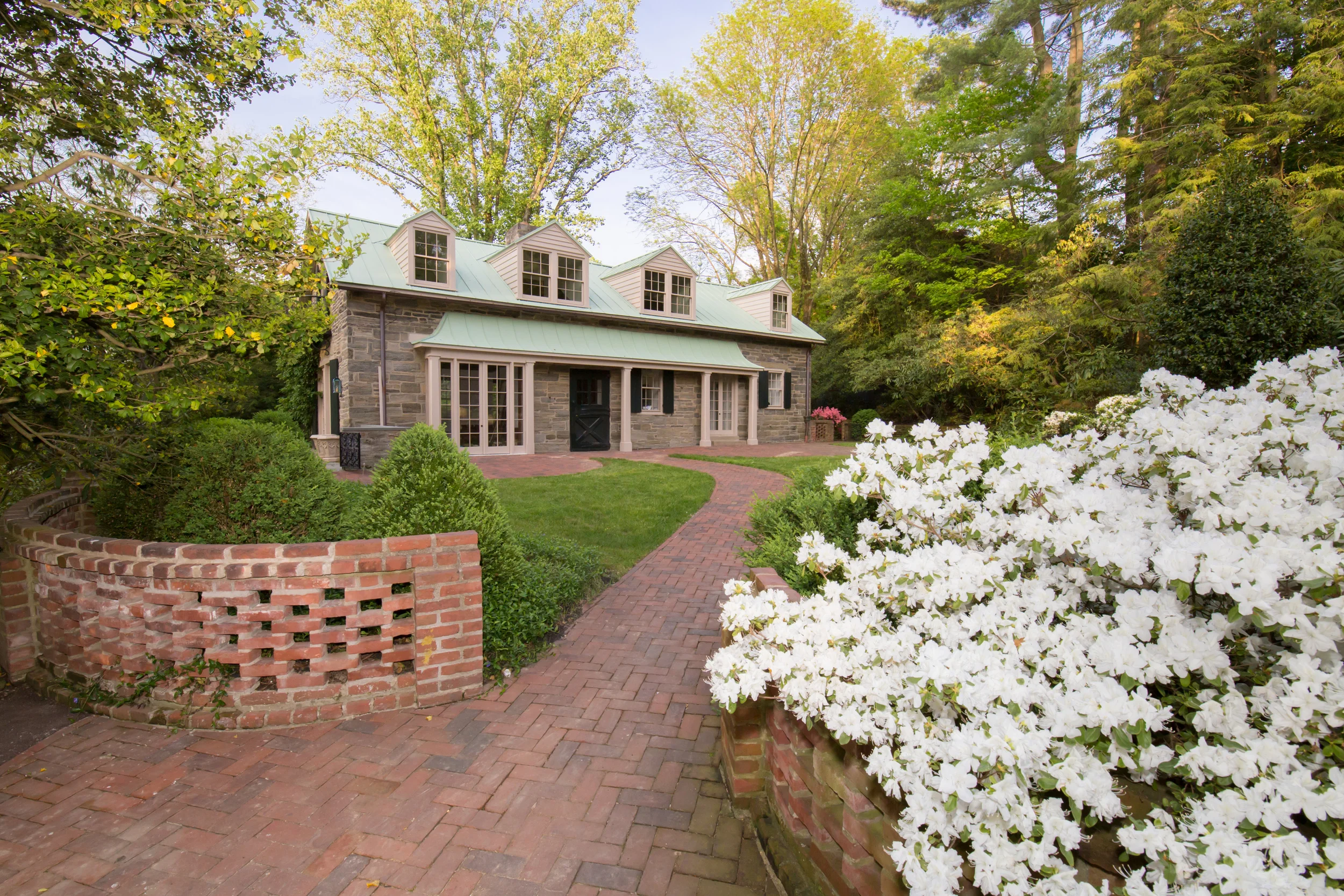 KateDevlin2016_8847_Norwood_exteriors_RL-7.jpg