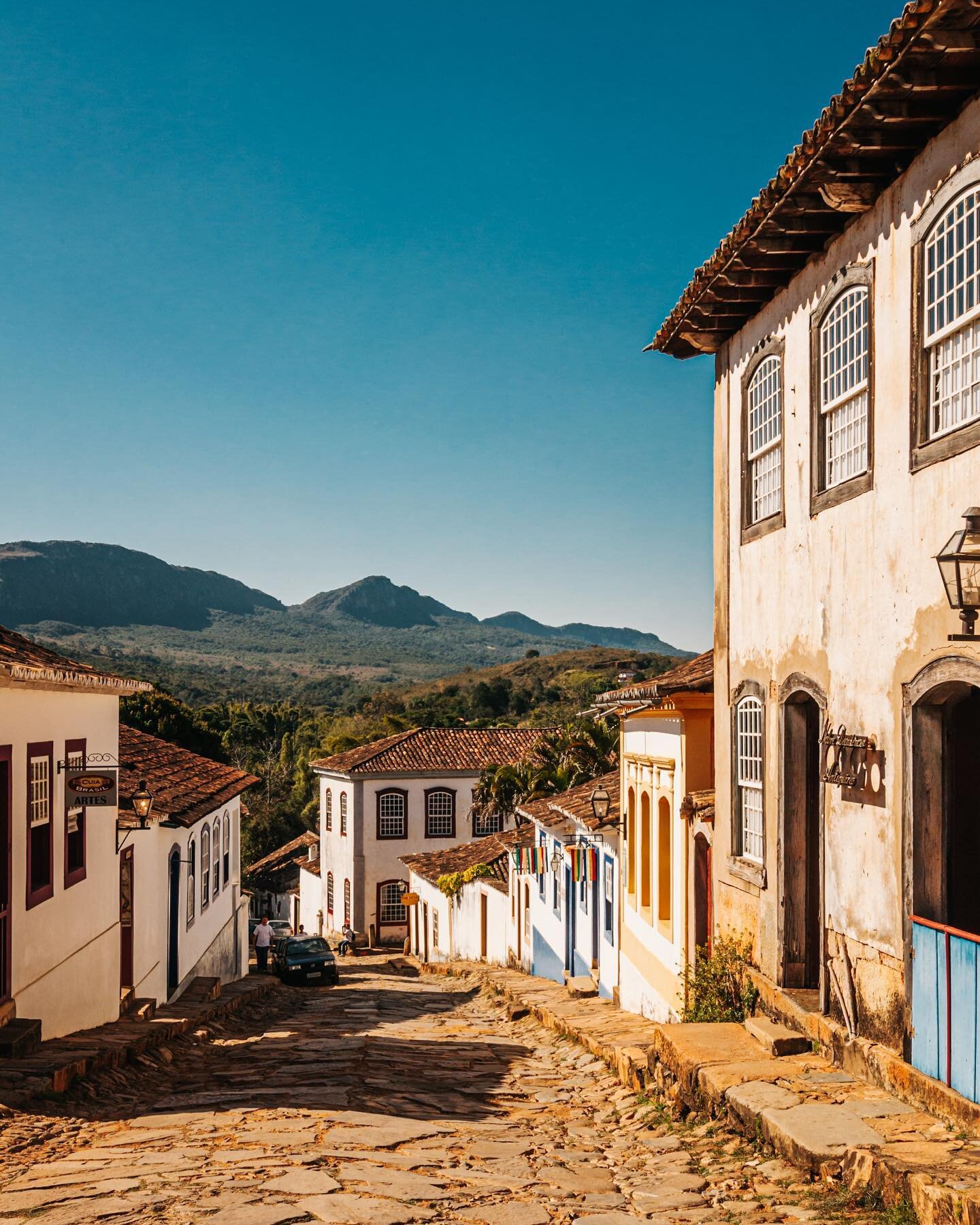 Ever since moving to Canada, I was able to go back to Brazil very often. And even though it is amazing exploring and getting to know other places, feeling at home is just as good. I miss the warmth of Minas Gerais, the beauty of historic towns like T